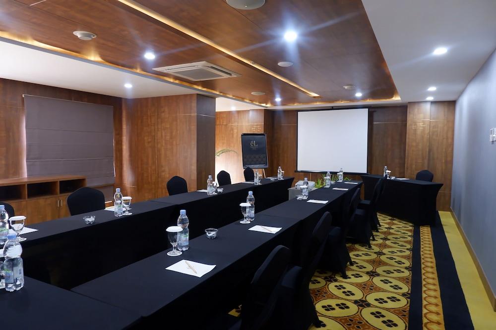 El Hotel Yogyakarta Malioboro Экстерьер фото